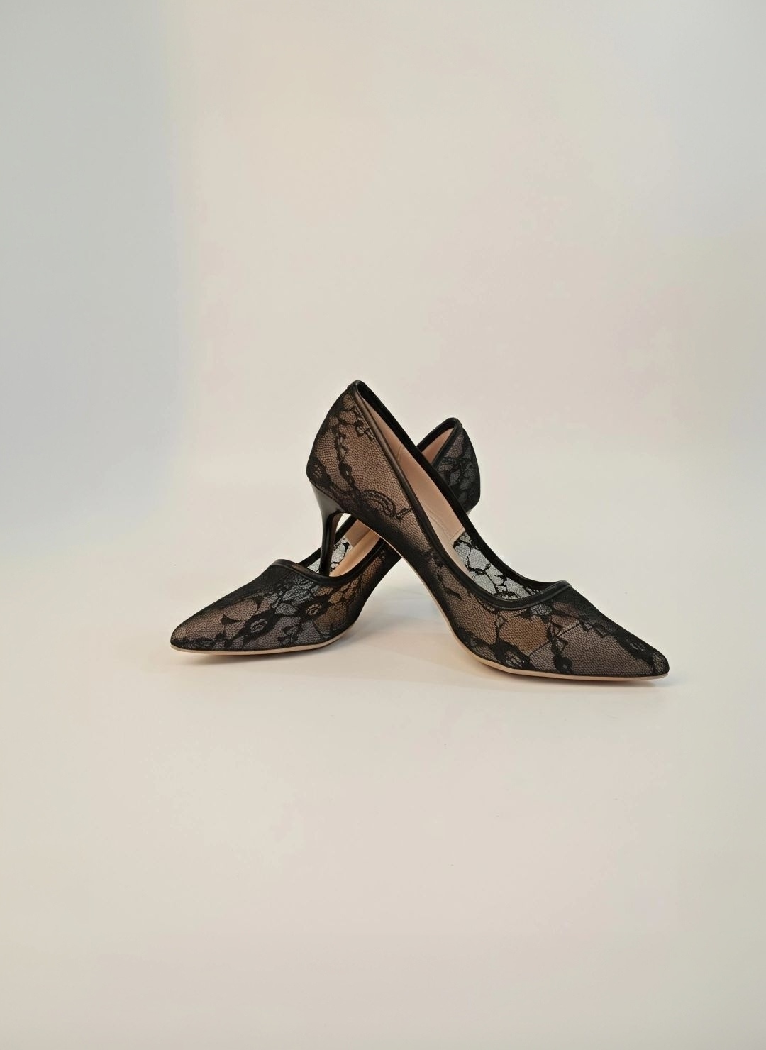 حذاء الدانتيل( قياس 40 وارتفاع 6cm)