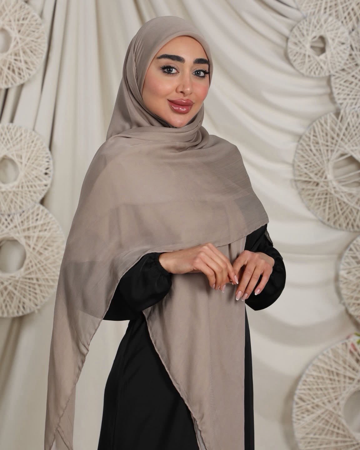 حجابات طَف حرير ستان ماركة بيلينا — صورة 3 من 3