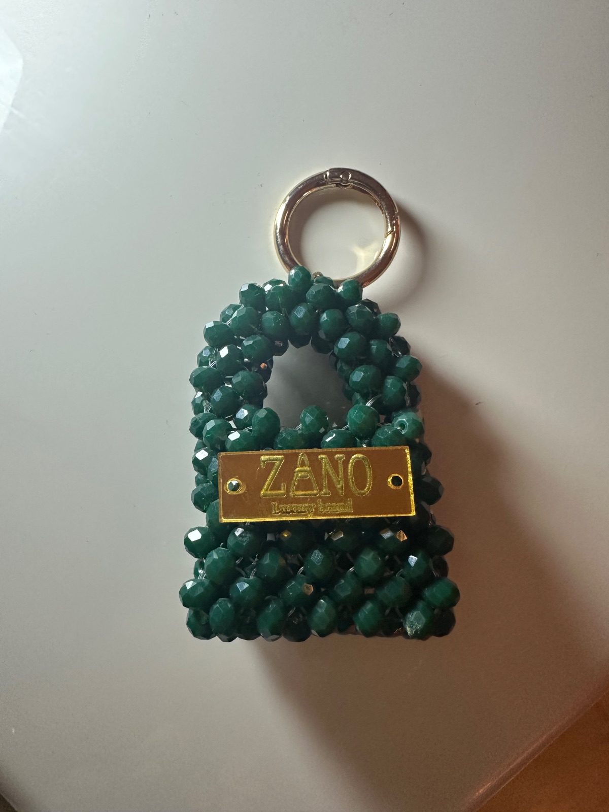 ميدالية خرز شكل جنطة emerald — صورة 2 من 2