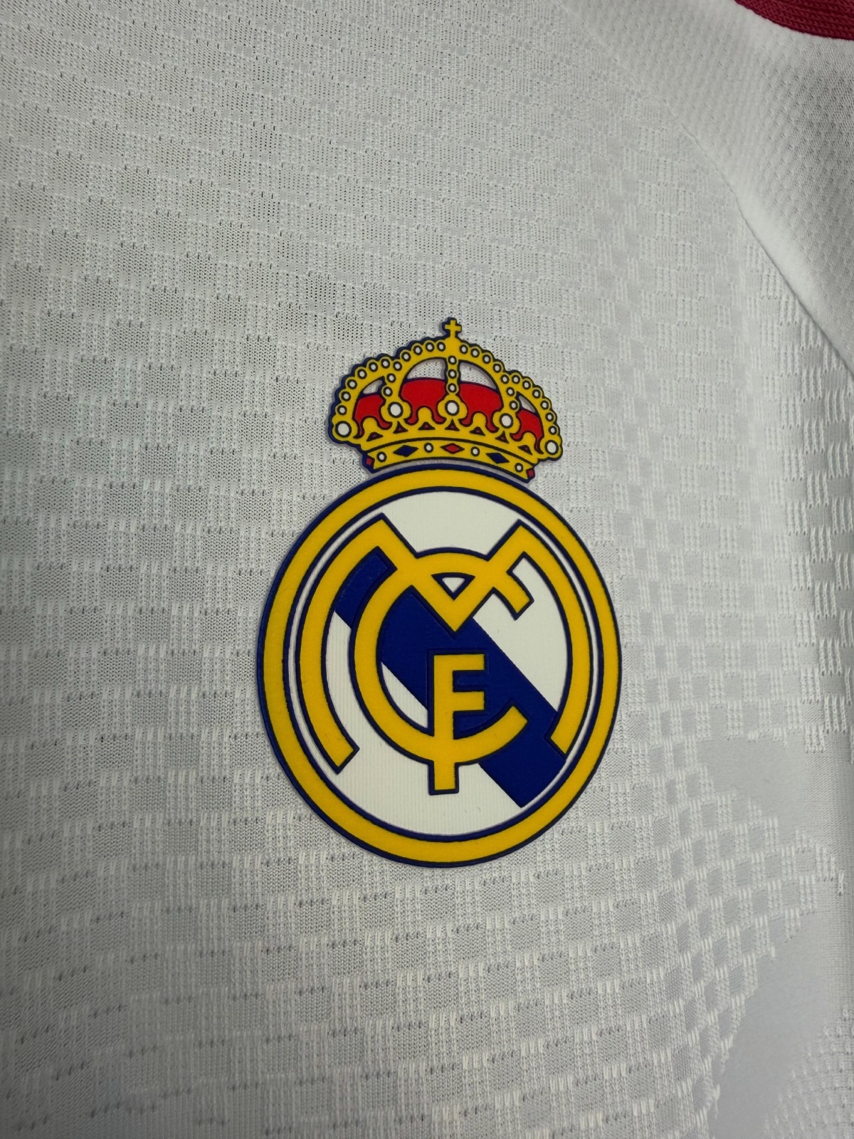 تيشيرت ريال مدريد الاول صار متوفر . — صورة 6 من 8