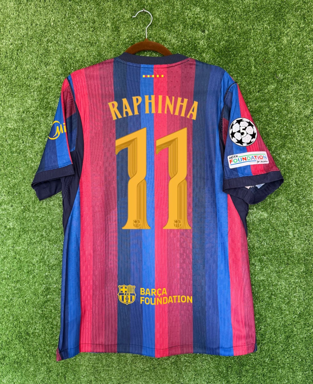 تيشيرت برشلونة الاساسي صار متوفر . — صورة 2 من 6