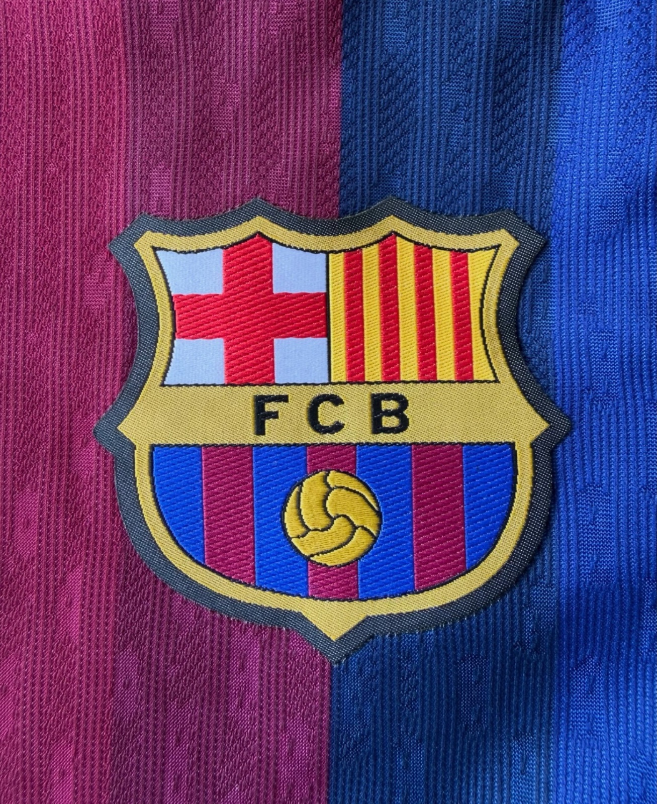 تيشيرت برشلونة الاساسي صار متوفر . — صورة 5 من 6