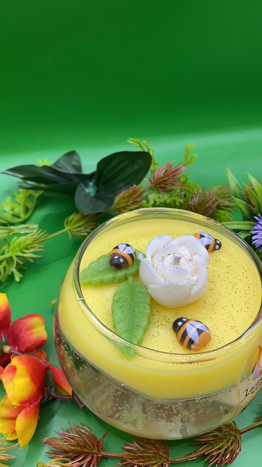 شمعة دورق معطرة ورد اقحوان — صورة 6 من 8