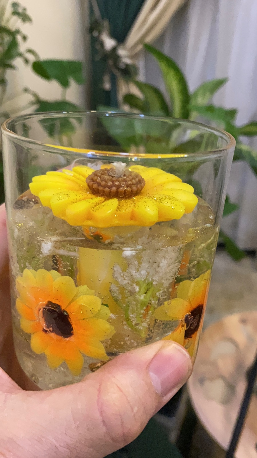شمعة دوار الشمس المعطرة — صورة 7 من 10