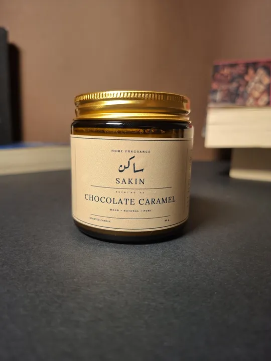 شمعة طبيعية برائحة الكراميل